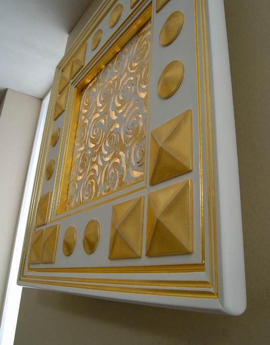 BODY LIGHT PIRAMID GOLD AND WHITE DETAIL 1.jpg