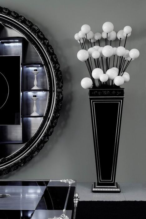DETAIL STAR GATE CONTAINER BAR +VASE BAROQUE.jpg