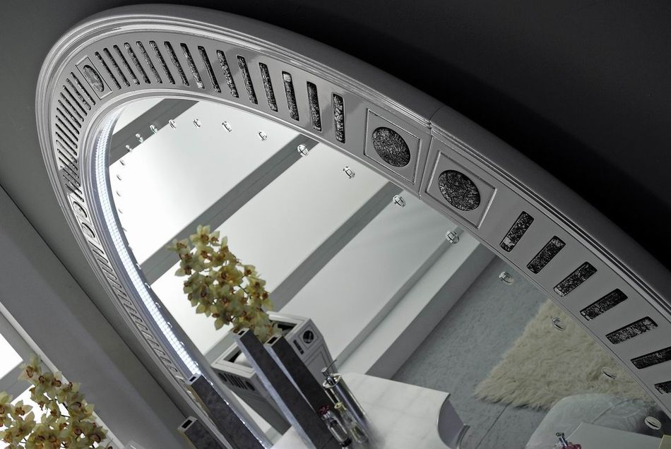 DETAIL STAR GATE BIG MIRROR SILVER EYES.jpg