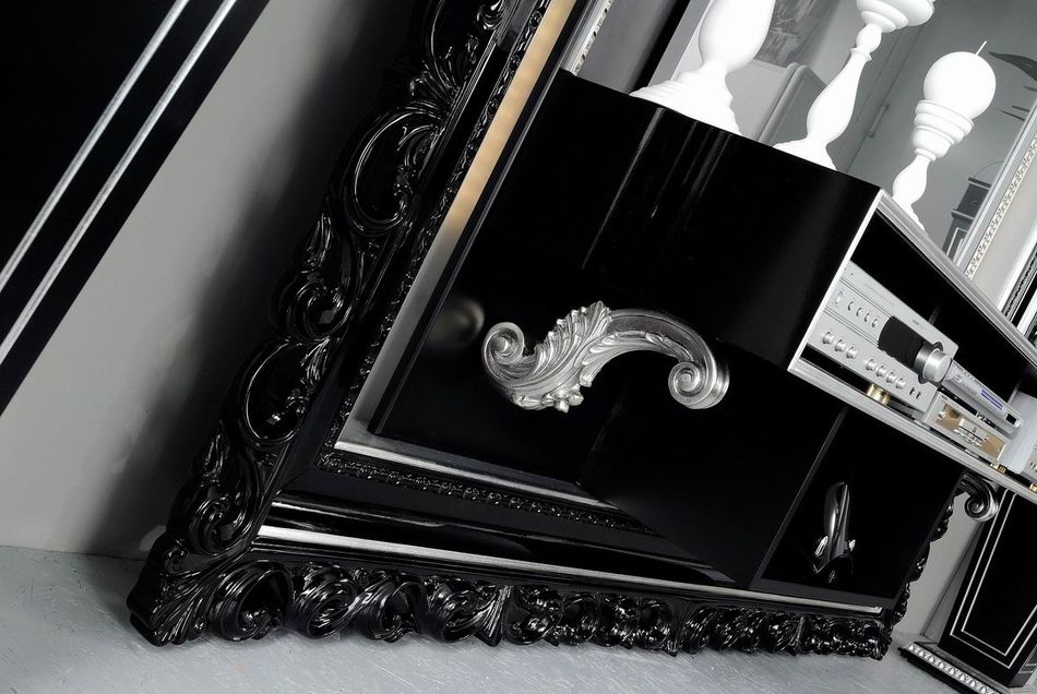 DETAIL THE FRAME H.C. BAROQUE.jpg