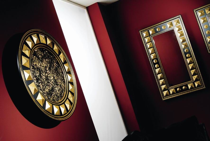 BODY ROUND LIGHT+MIRROR PIRAMID GOLD.jpg
