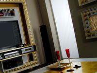 THE FRAME H.C.+BODY LIGHT PIRAMID GOLD AND WHITE DETAIL 1.jpg