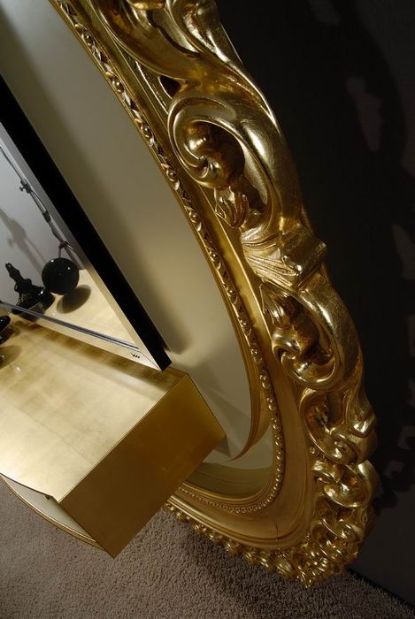 STAR GATE BAROQUE GOLD AND CREAM DETAIL 3.jpg