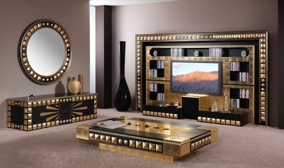 THE WALL H.C.+CIAIKA 170+SITTING CASE+SHINING MIRROR PIRAMID GOLD.jpg