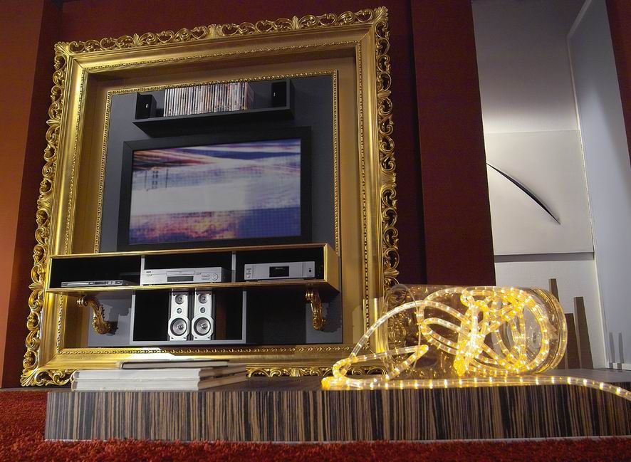 THE FRAME H.C. BAROCCO GOLD PART.2 FRIG.jpg