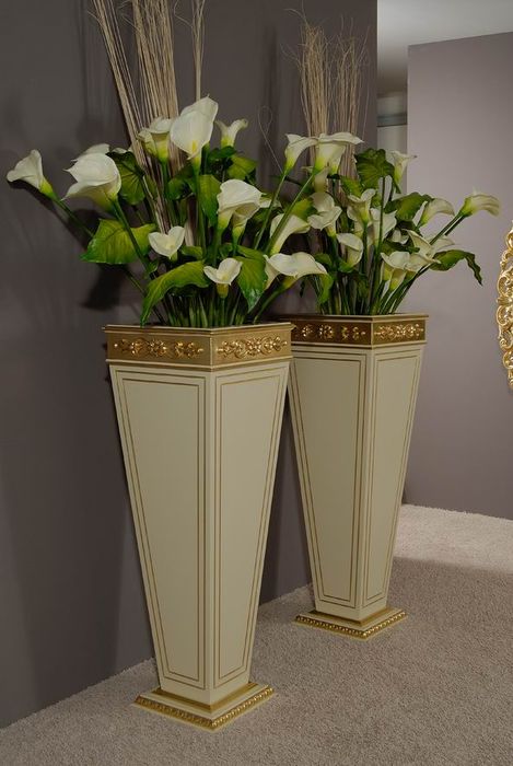 VASES BAROQUE GOLD AND CREAM DETAIL 2.jpg
