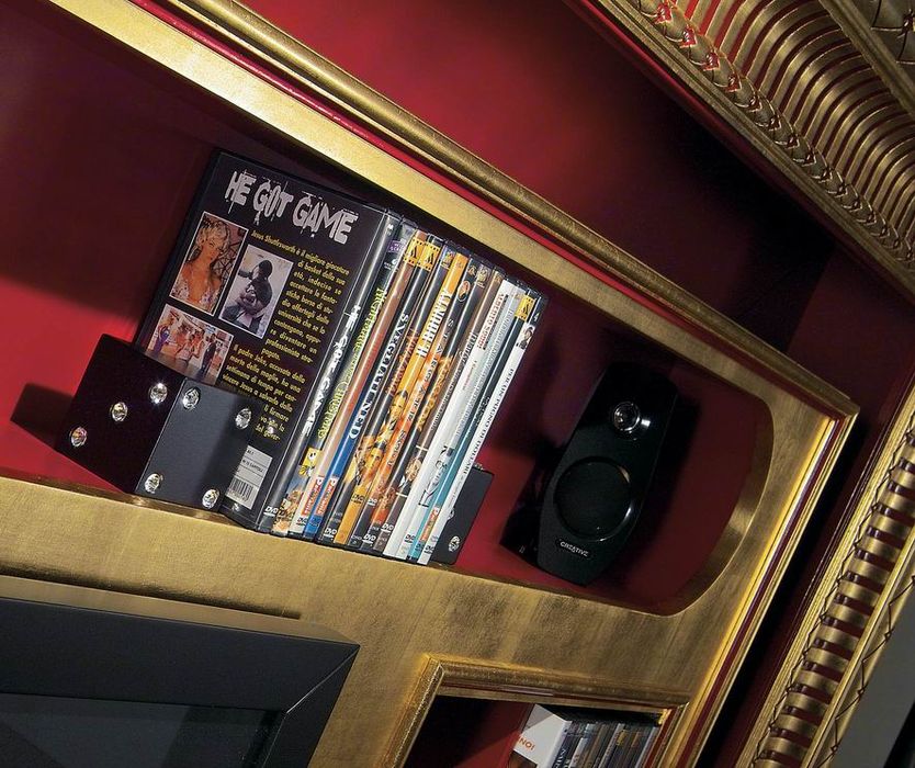 THE WALL H.C. DECO ORO+ROSSO PARTICOLARE 2.jpg