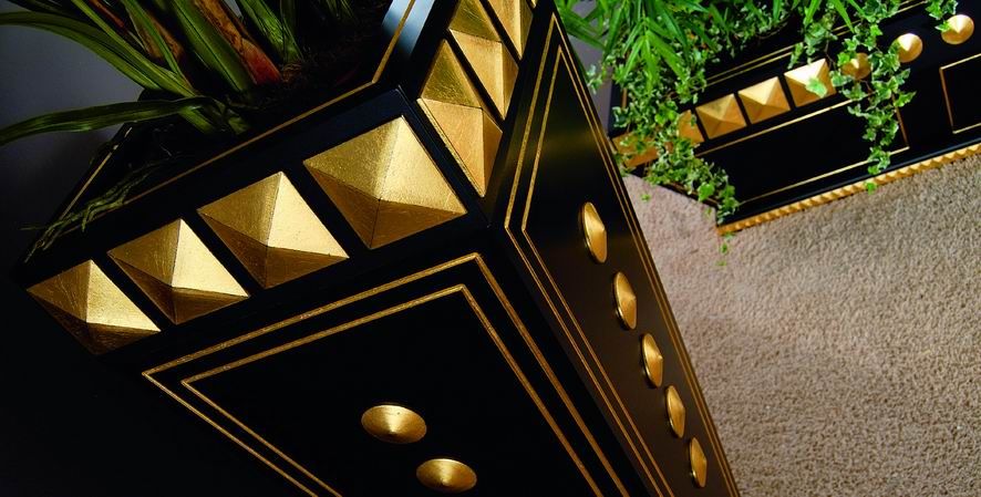 VASE PIRAMID METALBLACK+GOLD PARTIC.(1).jpg