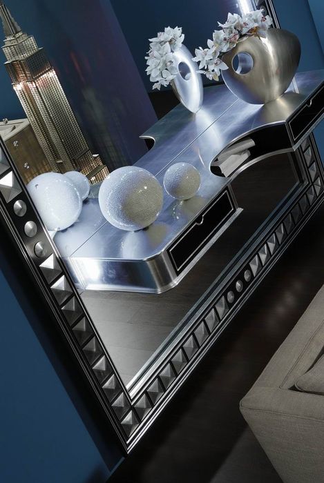 detail the frame big mirror piramid.jpg