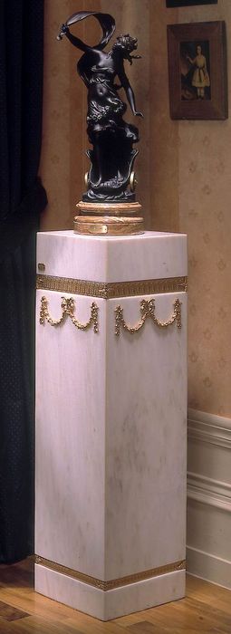 3281 PEDESTAL.jpg