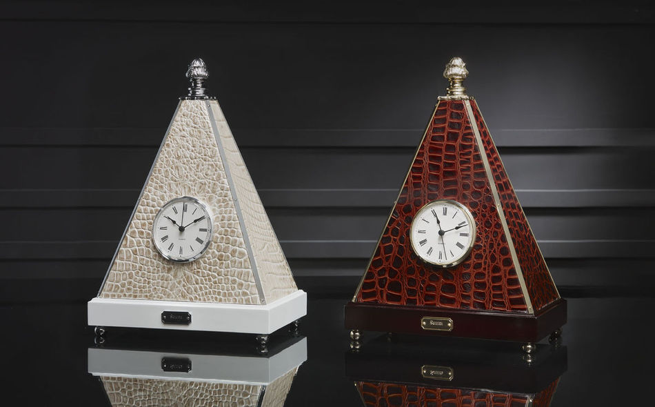1520 Clock.jpg