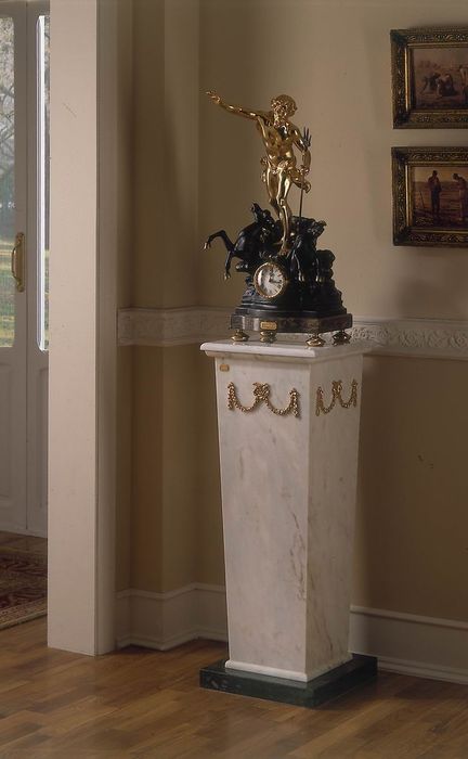 3350 PEDESTAL.jpg