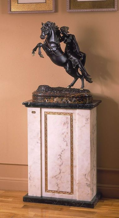 3286 PEDESTAL.jpg