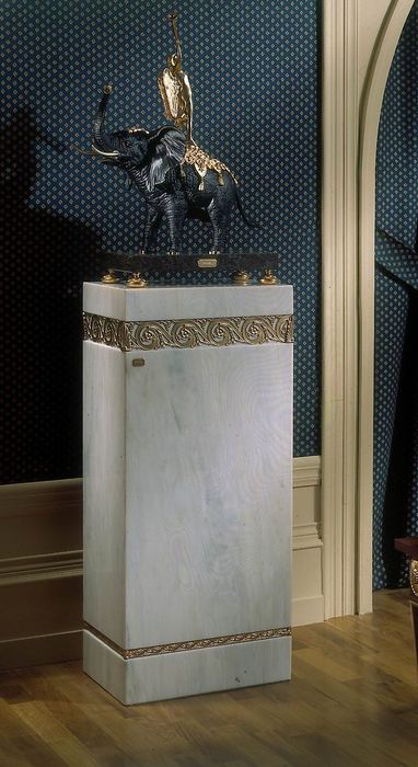 3282 PEDESTAL.jpg