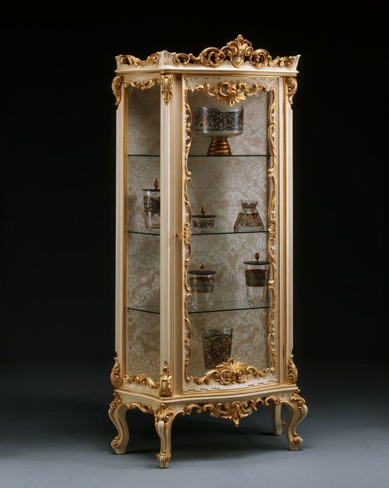 mod 43 glass cupboard.jpg