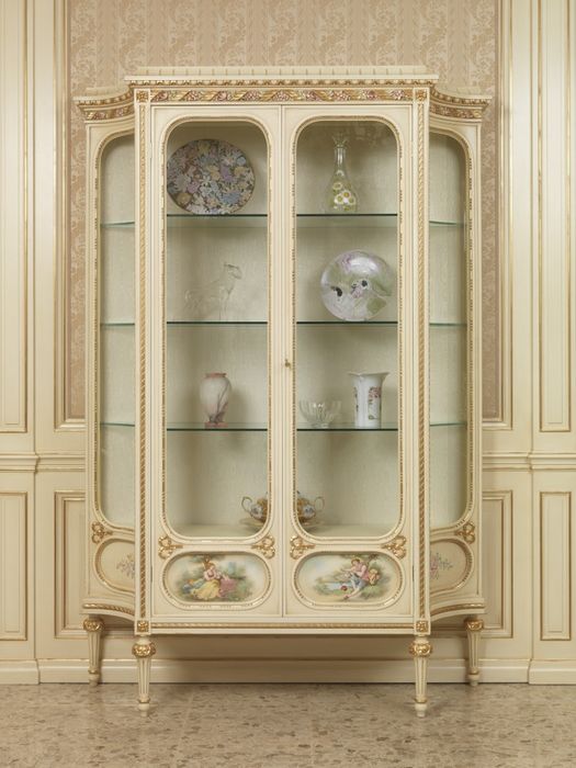 mod 14 glass-cupboard.jpg