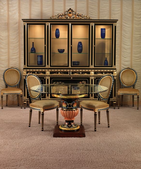 mod CAIRO vetrina 907 tavolo s50 sedie.jpg