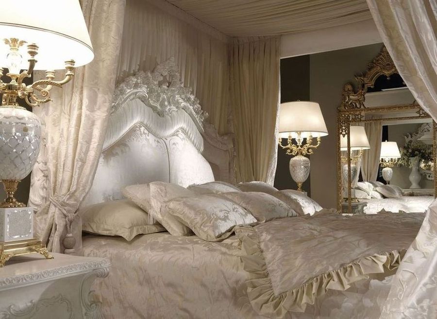 23_ZANABONI_Charlene poster bed detail 2